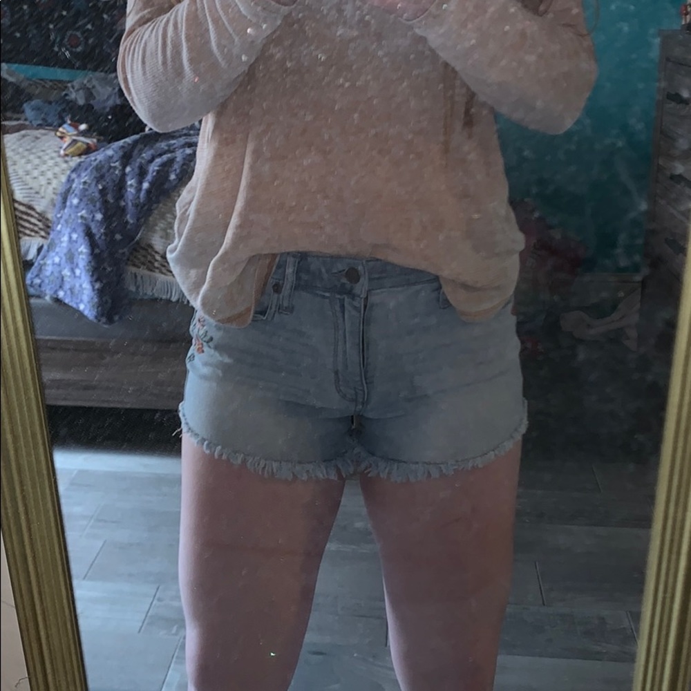 High wasted, flower embroidered shorts